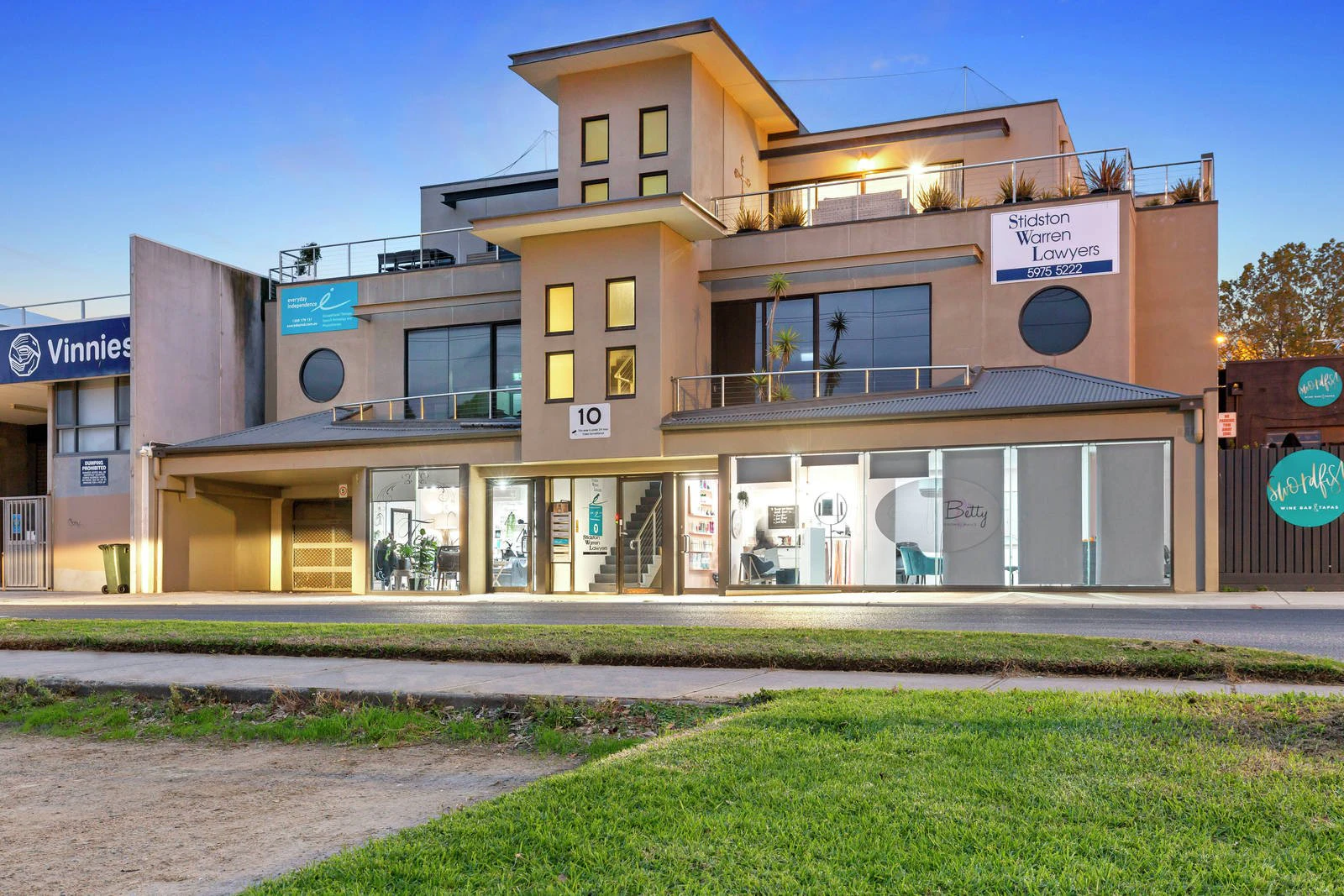 1/10 Blamey Place, Mornington, VIC