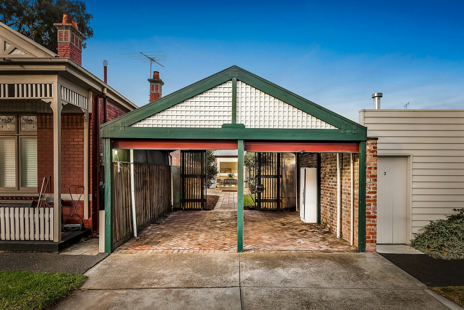 12 Canterbury Road, Albert Park, VIC