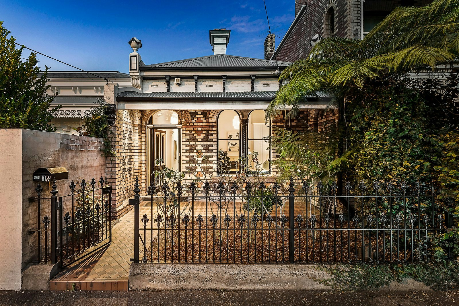 12 Canterbury Road, Albert Park, VIC