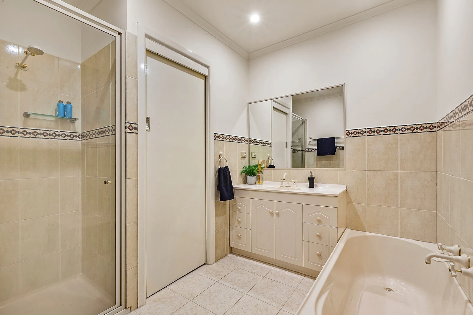 36 Vivianne Avenue, Mont Albert North, VIC