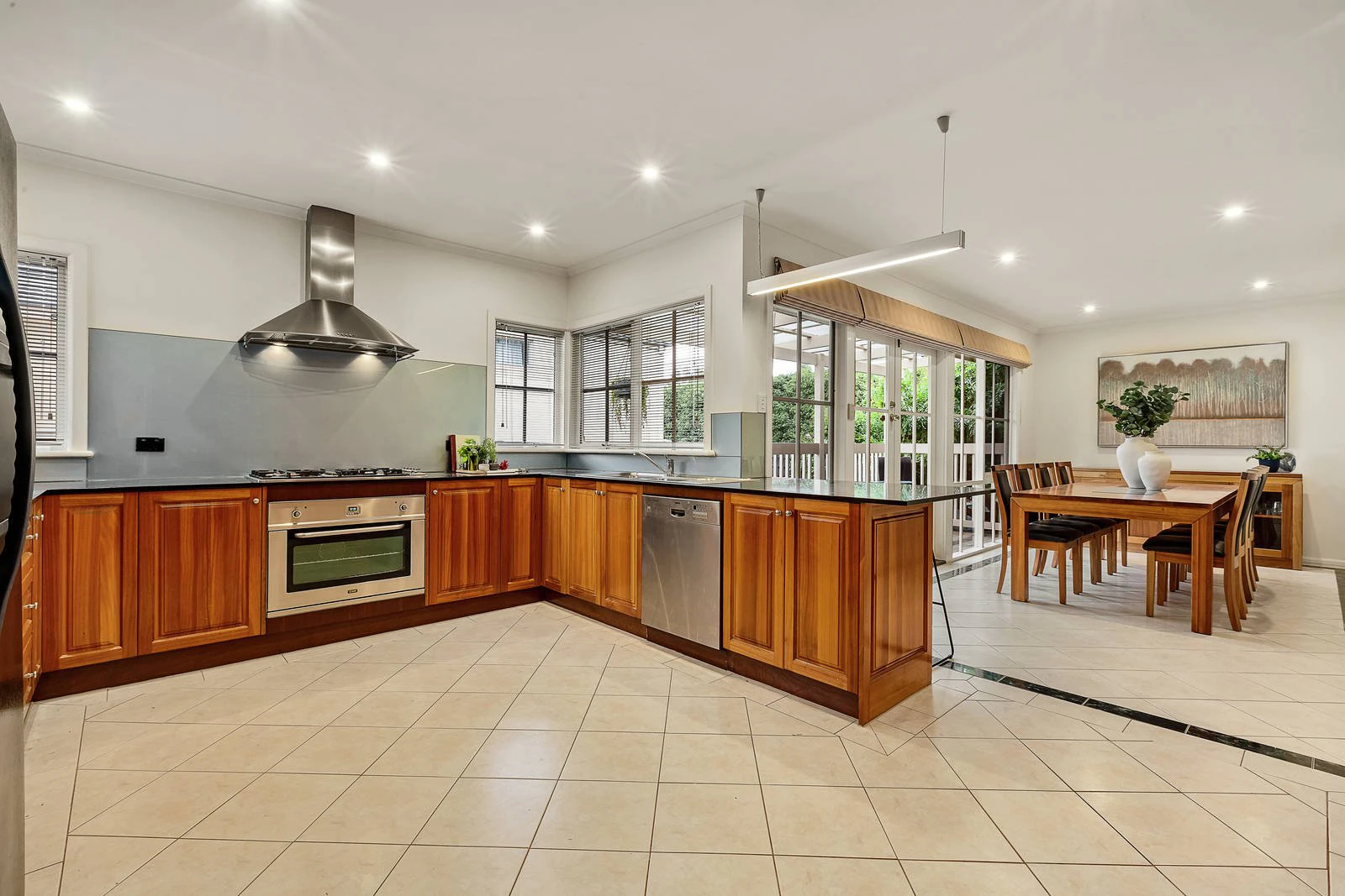 36 Vivianne Avenue, Mont Albert North, VIC