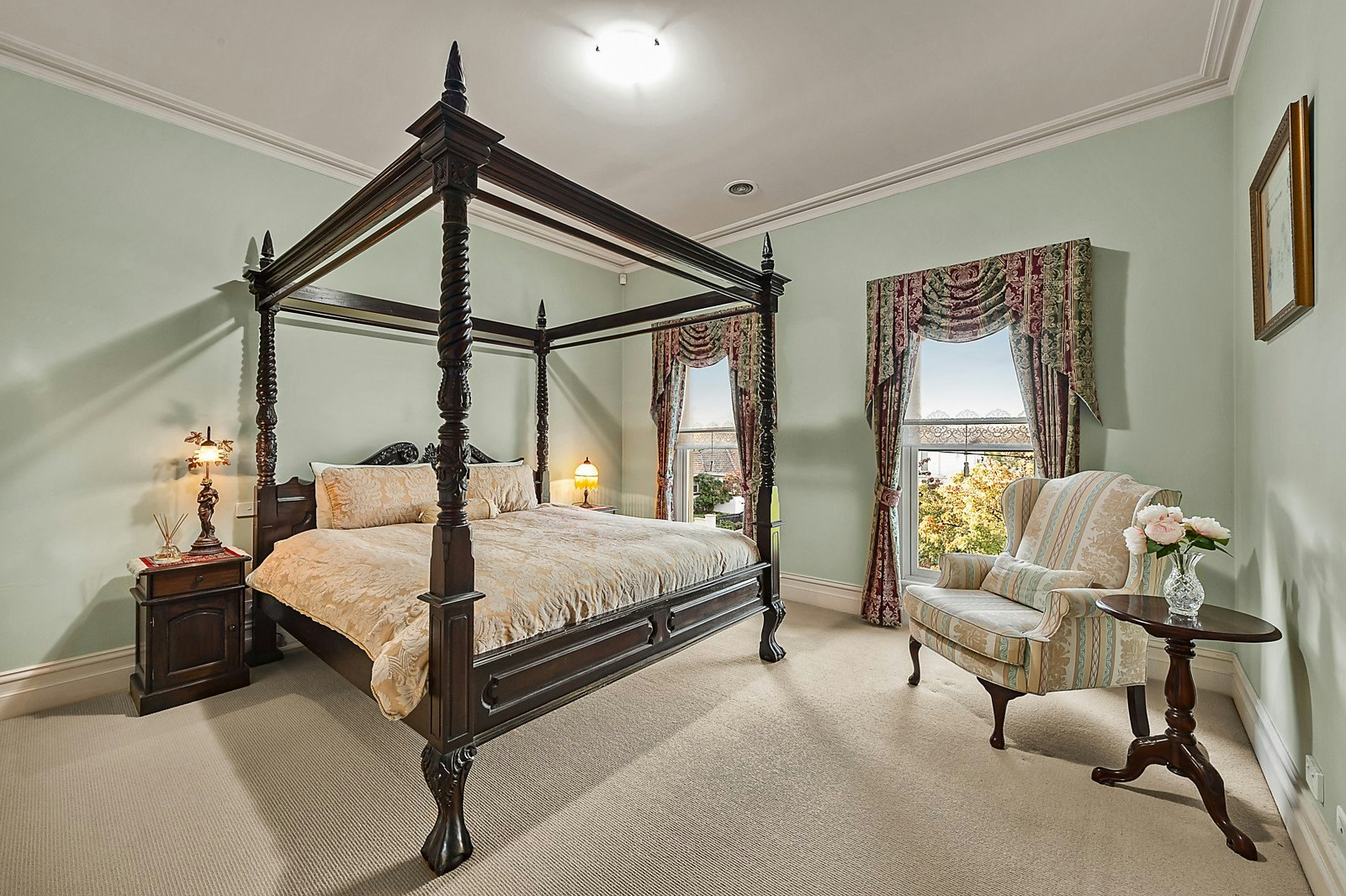 8 Riverside Drive, Kew East, VIC