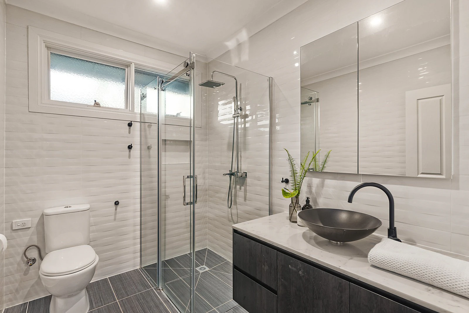 16 Chaucer Crescent, Canterbury, VIC