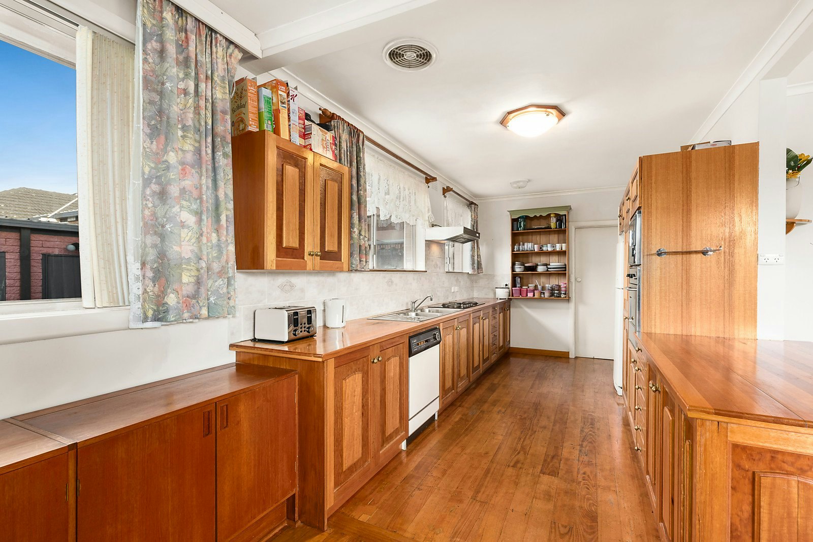 23 Robinlee Avenue, Burwood East, VIC