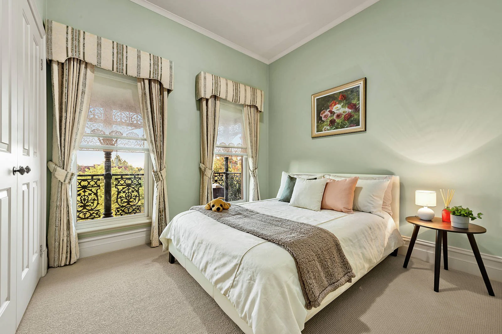 8 Riverside Drive, Kew East, VIC