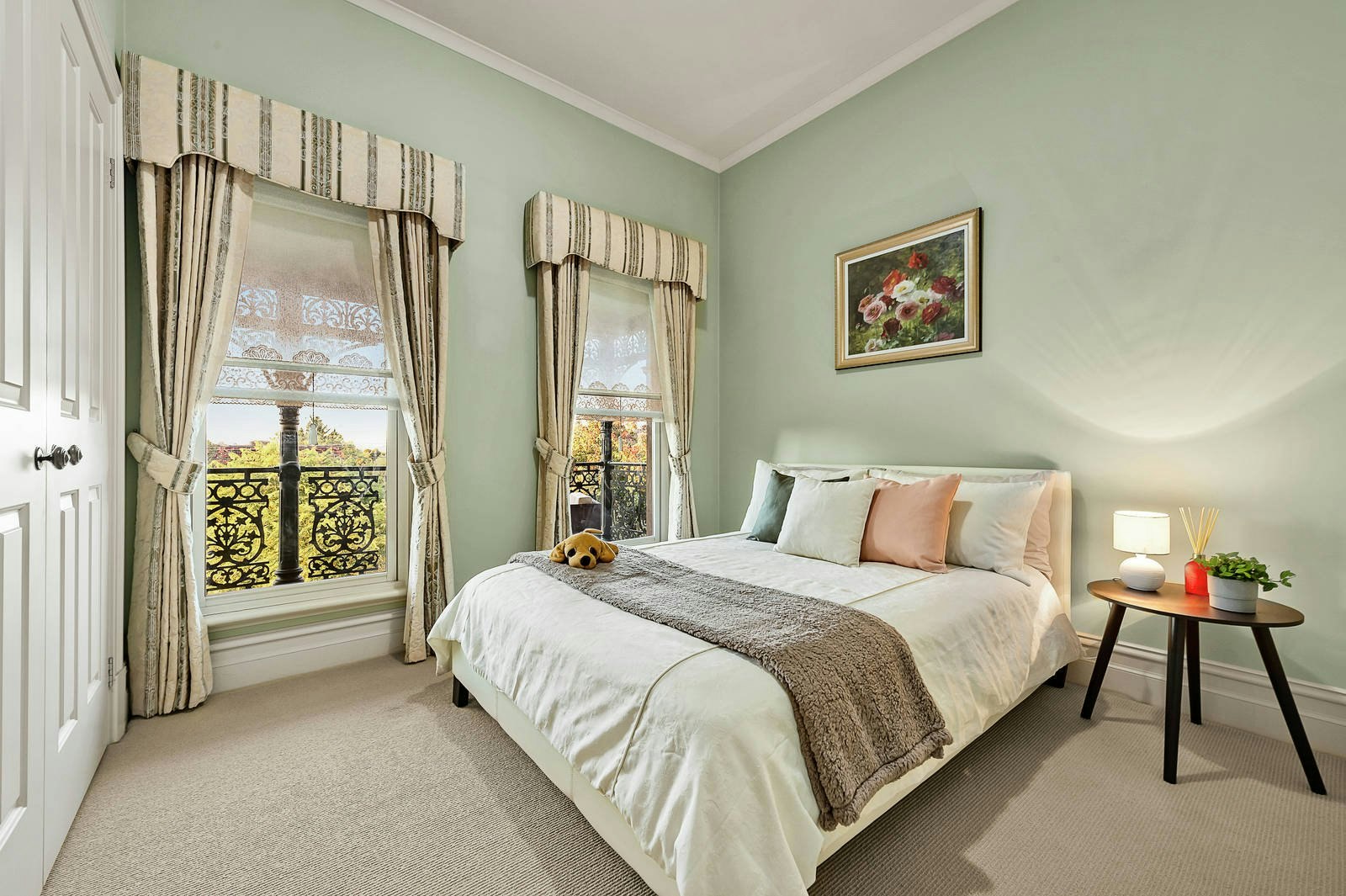 8 Riverside Drive, Kew East, VIC