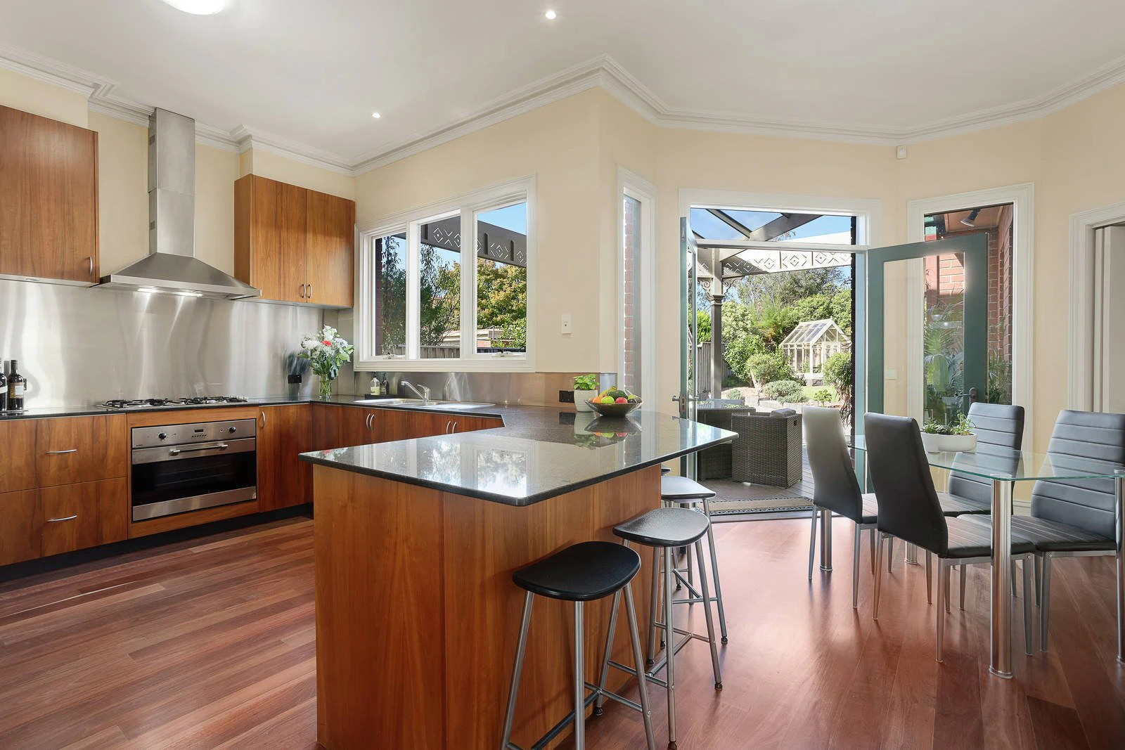 8 Riverside Drive, Kew East, VIC