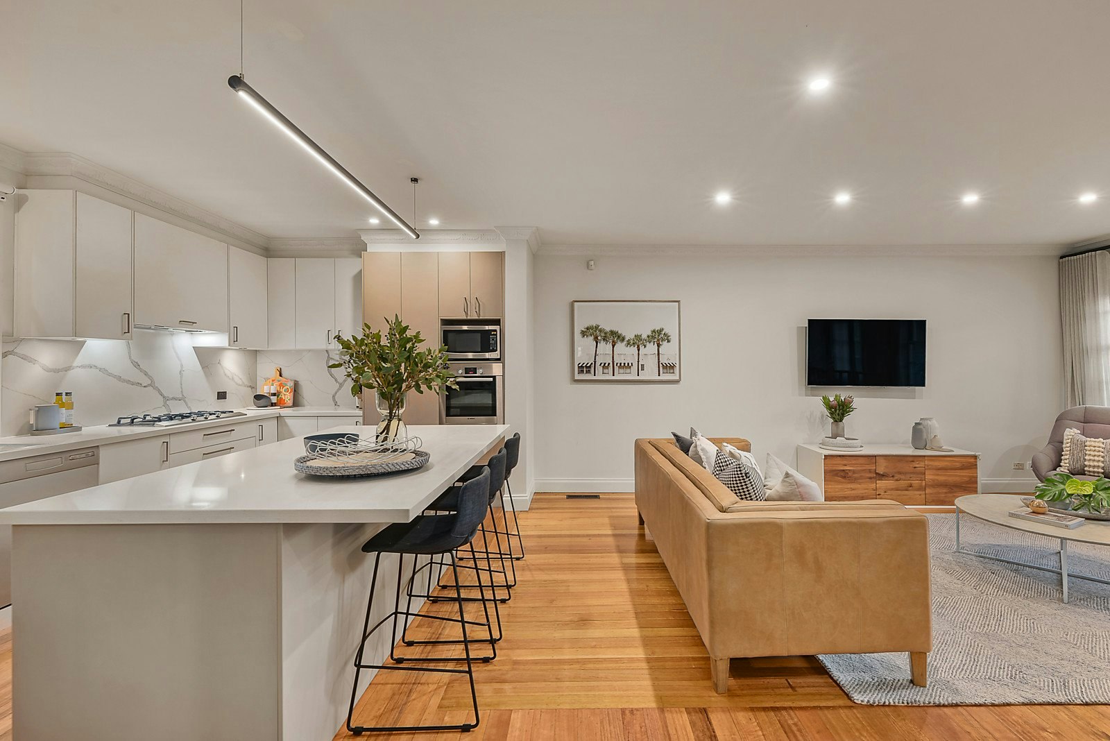 16 Chaucer Crescent, Canterbury, VIC