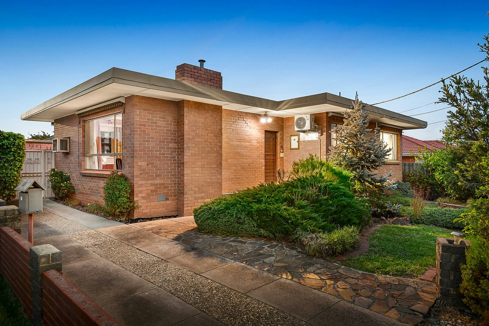 23 Robinlee Avenue, Burwood East, VIC