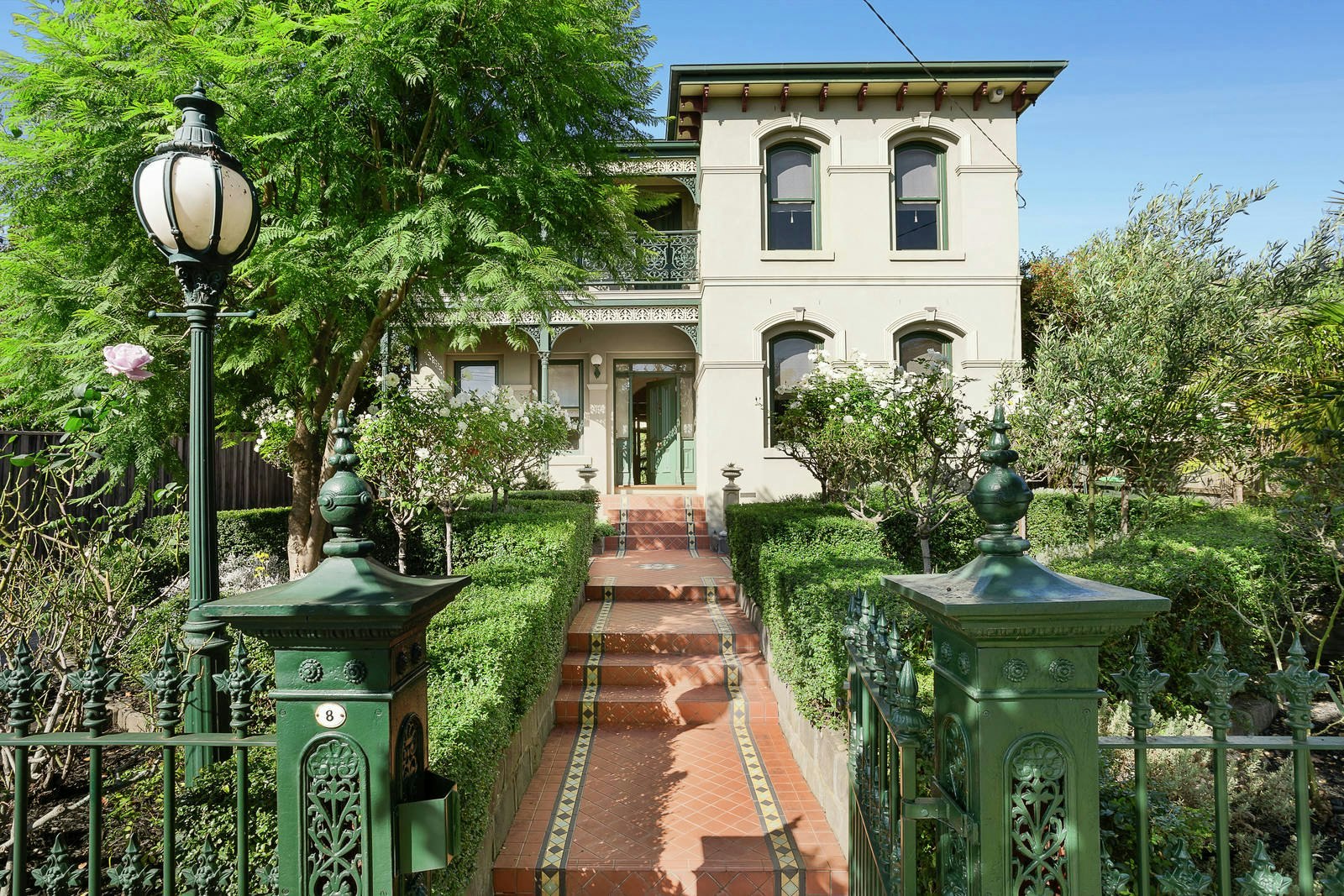 8 Riverside Drive, Kew East, VIC