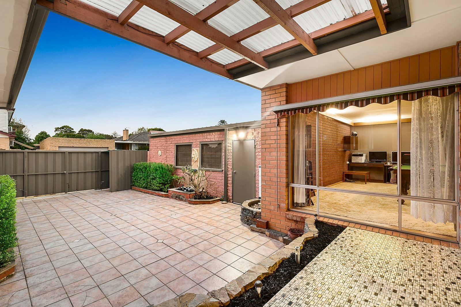 23 Robinlee Avenue, Burwood East, VIC