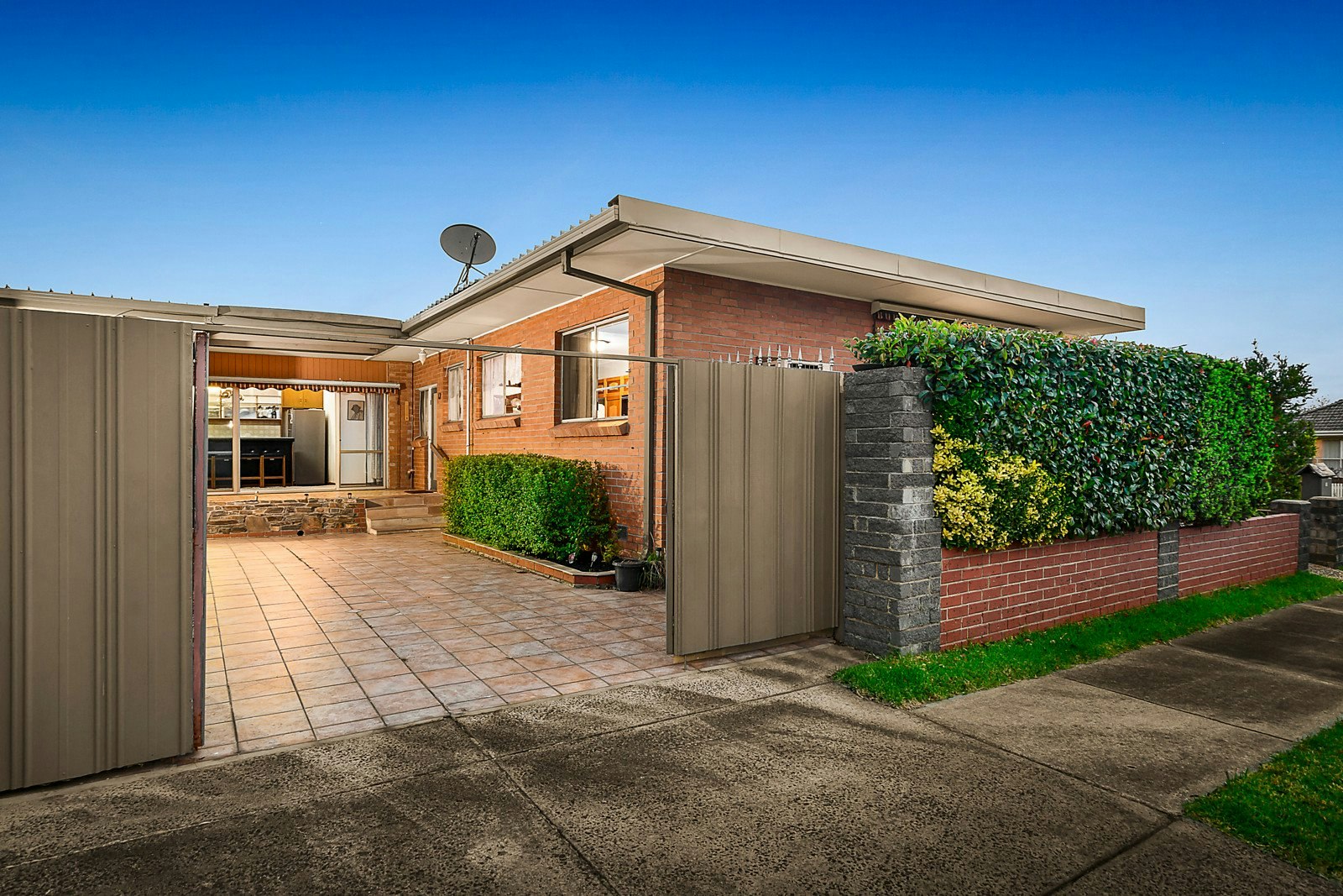 23 Robinlee Avenue, Burwood East, VIC