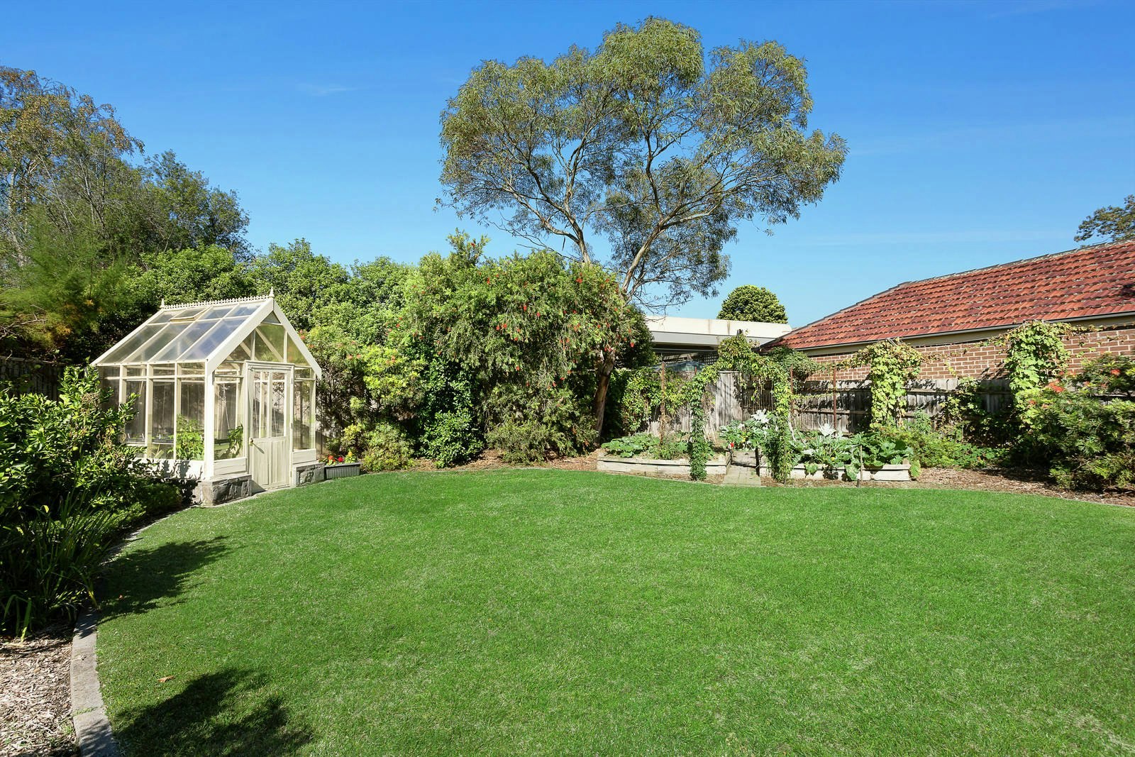 8 Riverside Drive, Kew East, VIC