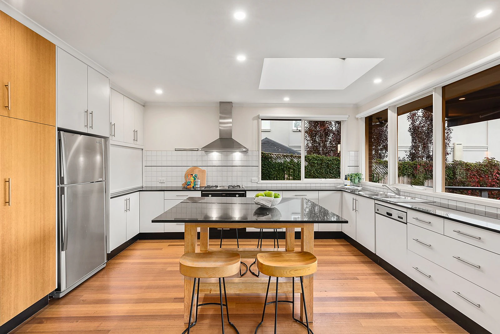 18 Rochester Road, Canterbury, VIC