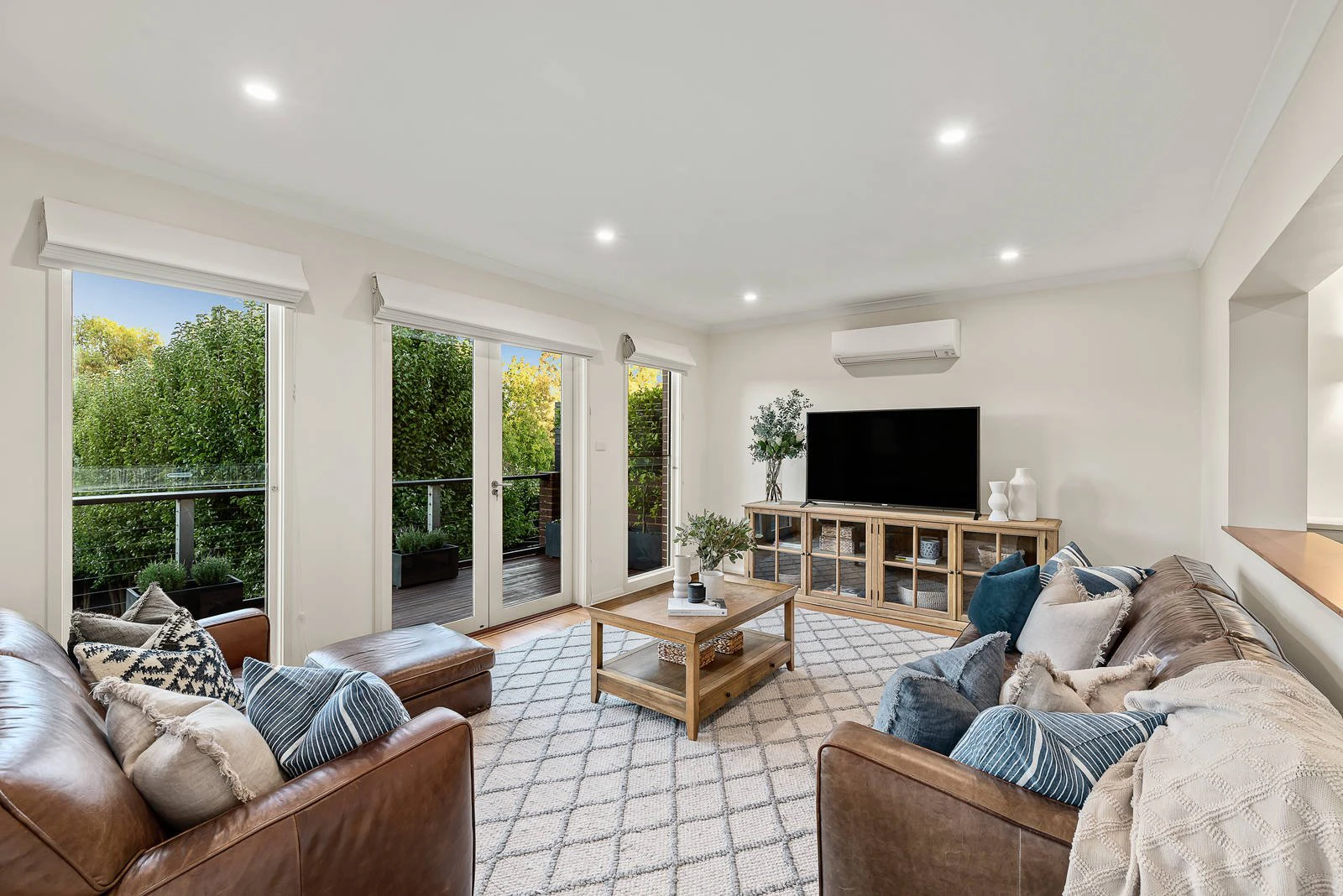 18 Rochester Road, Canterbury, VIC