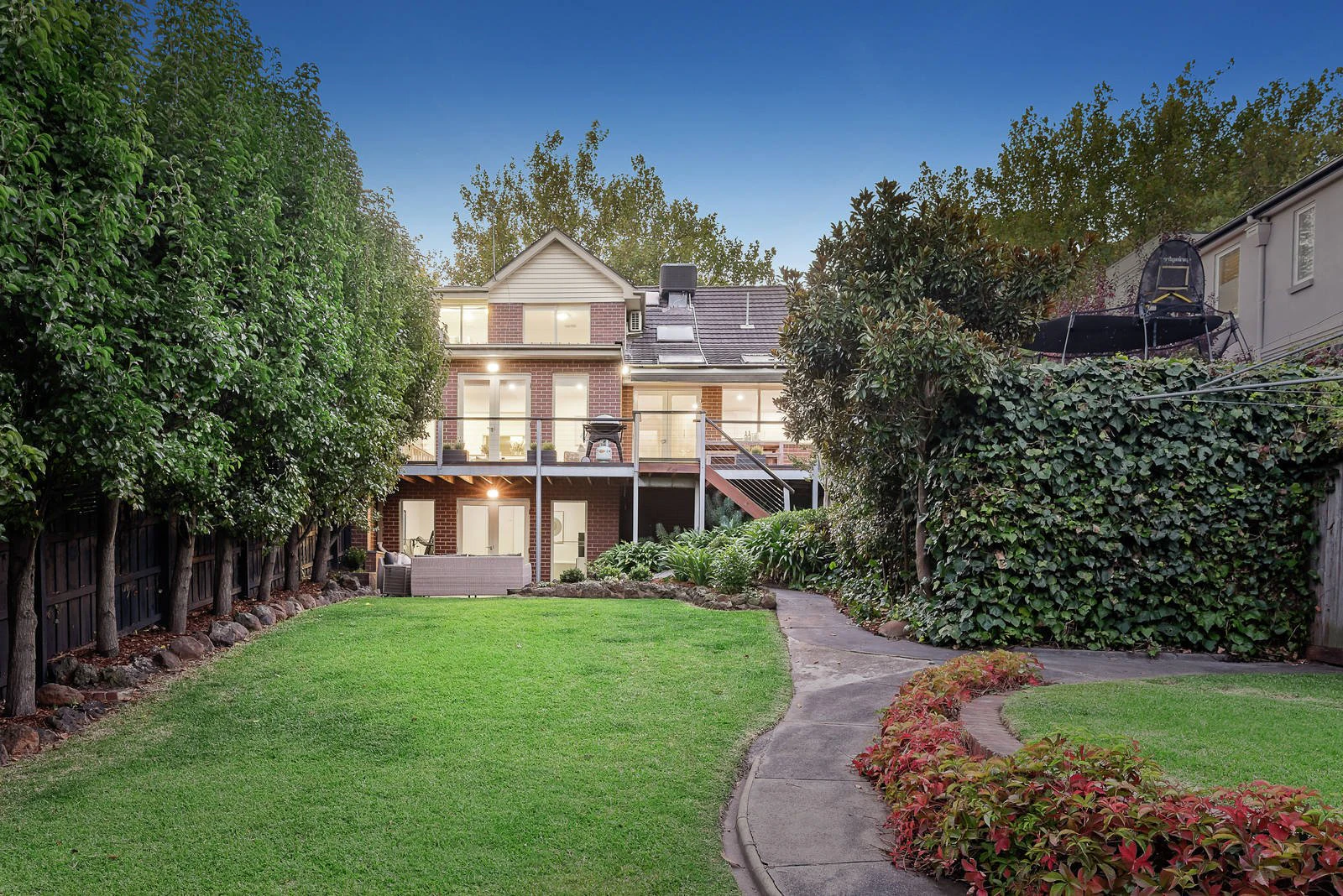 18 Rochester Road, Canterbury, VIC