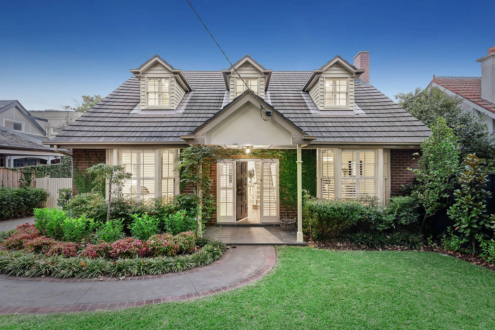 18 Rochester Road, Canterbury, VIC