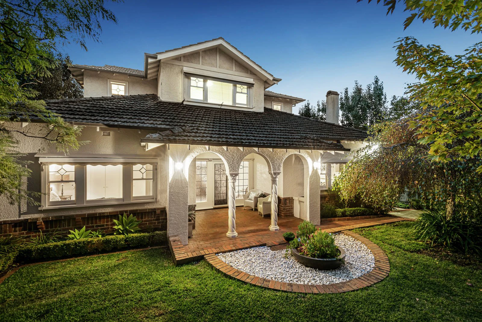 14 Torrington Place, Canterbury, VIC