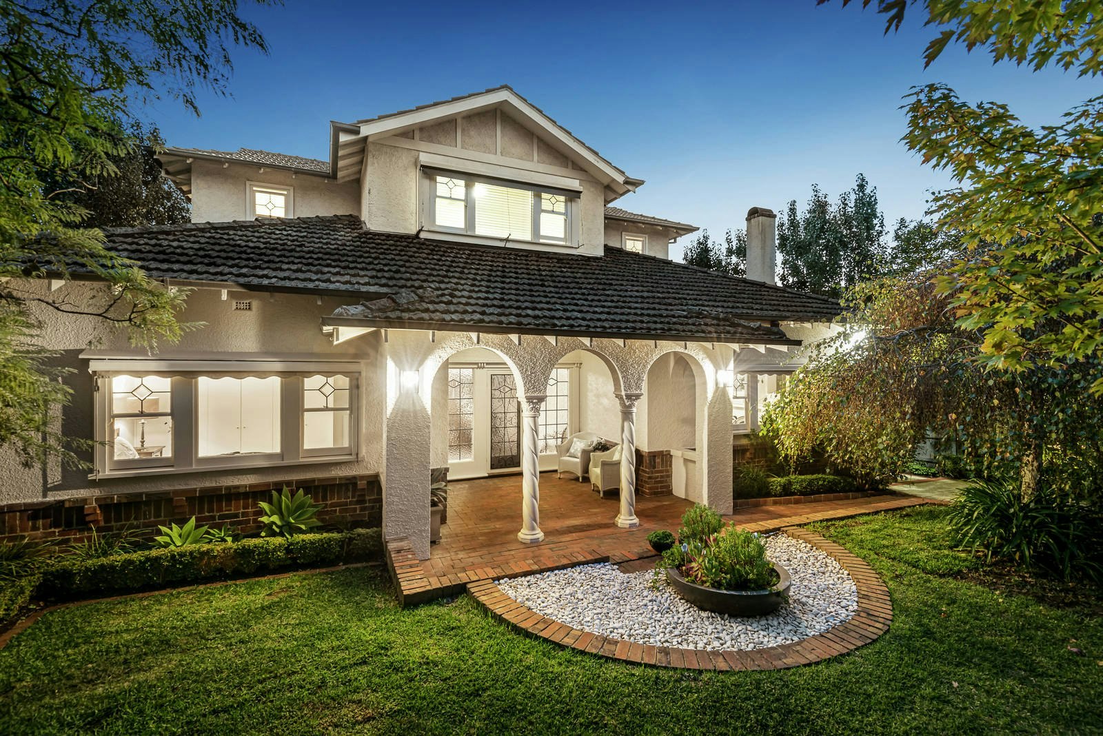 14 Torrington Place, Canterbury, VIC