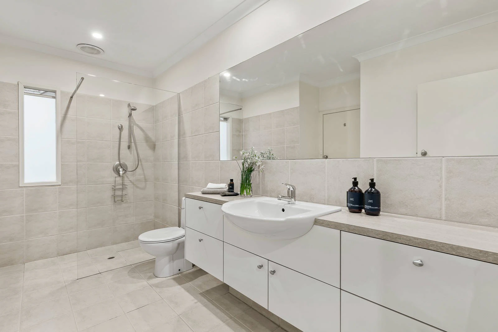 18 Rochester Road, Canterbury, VIC
