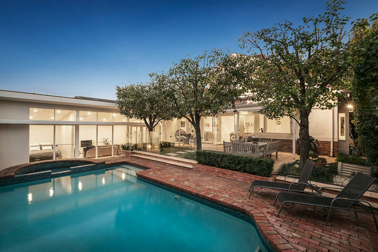 14 Torrington Place, Canterbury, VIC