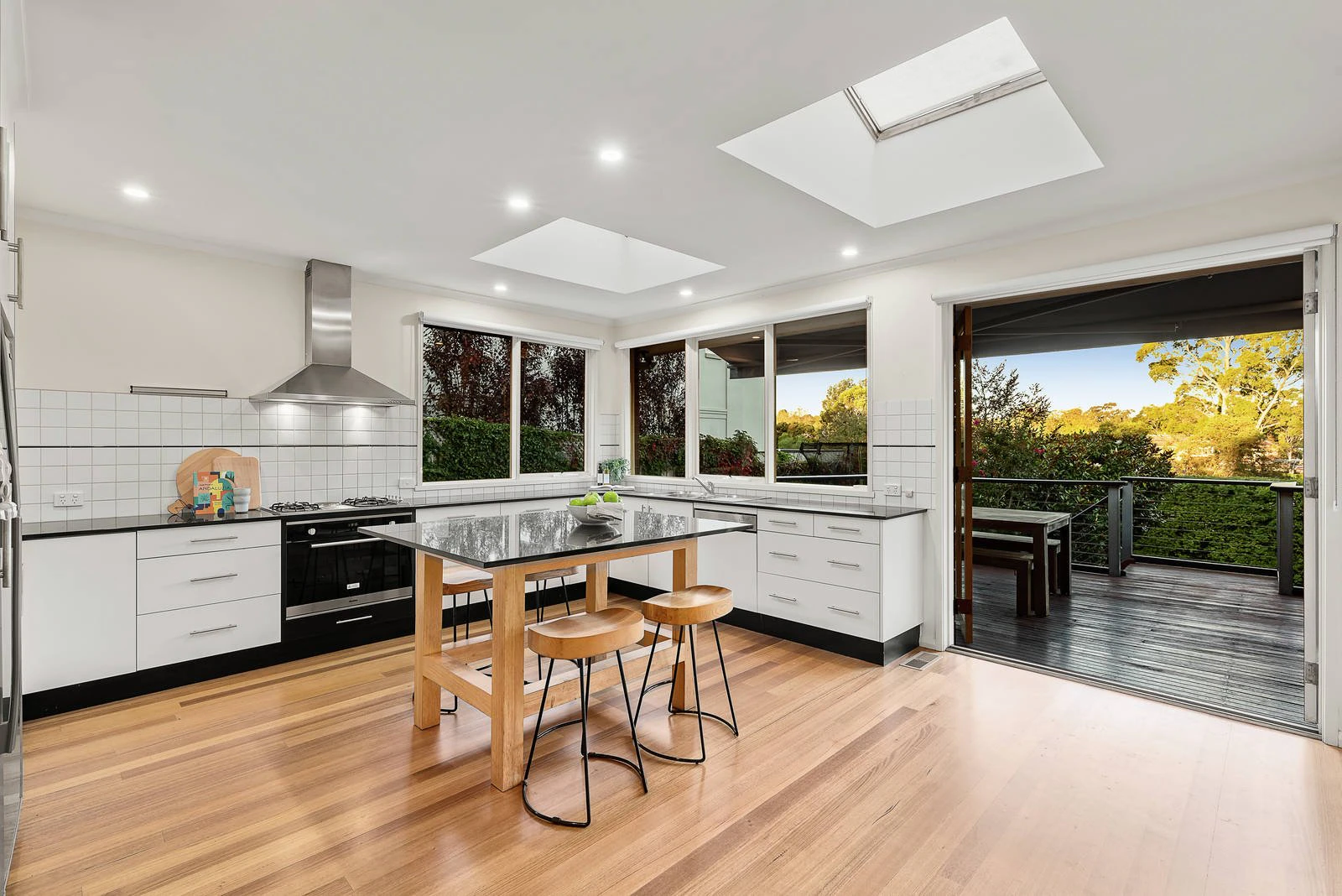 18 Rochester Road, Canterbury, VIC