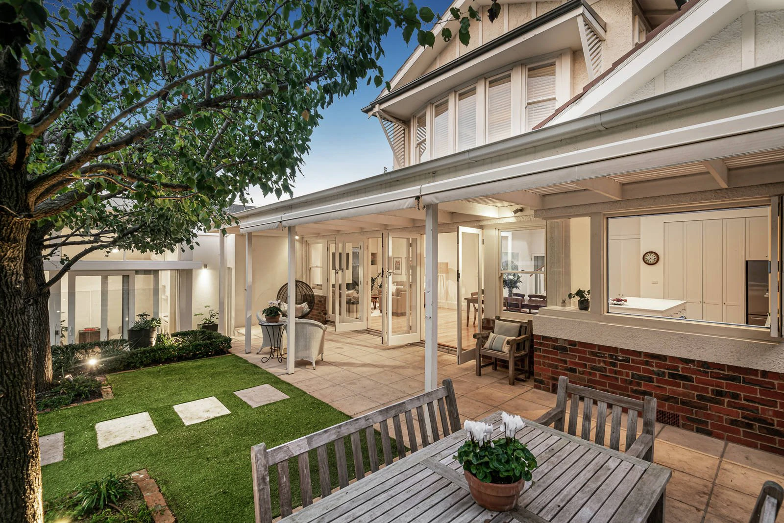 14 Torrington Place, Canterbury, VIC