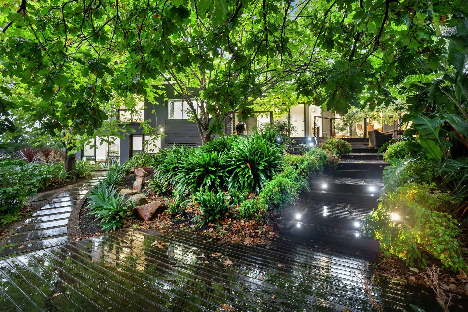 16 Jacaranda Crescent, Mornington, VIC