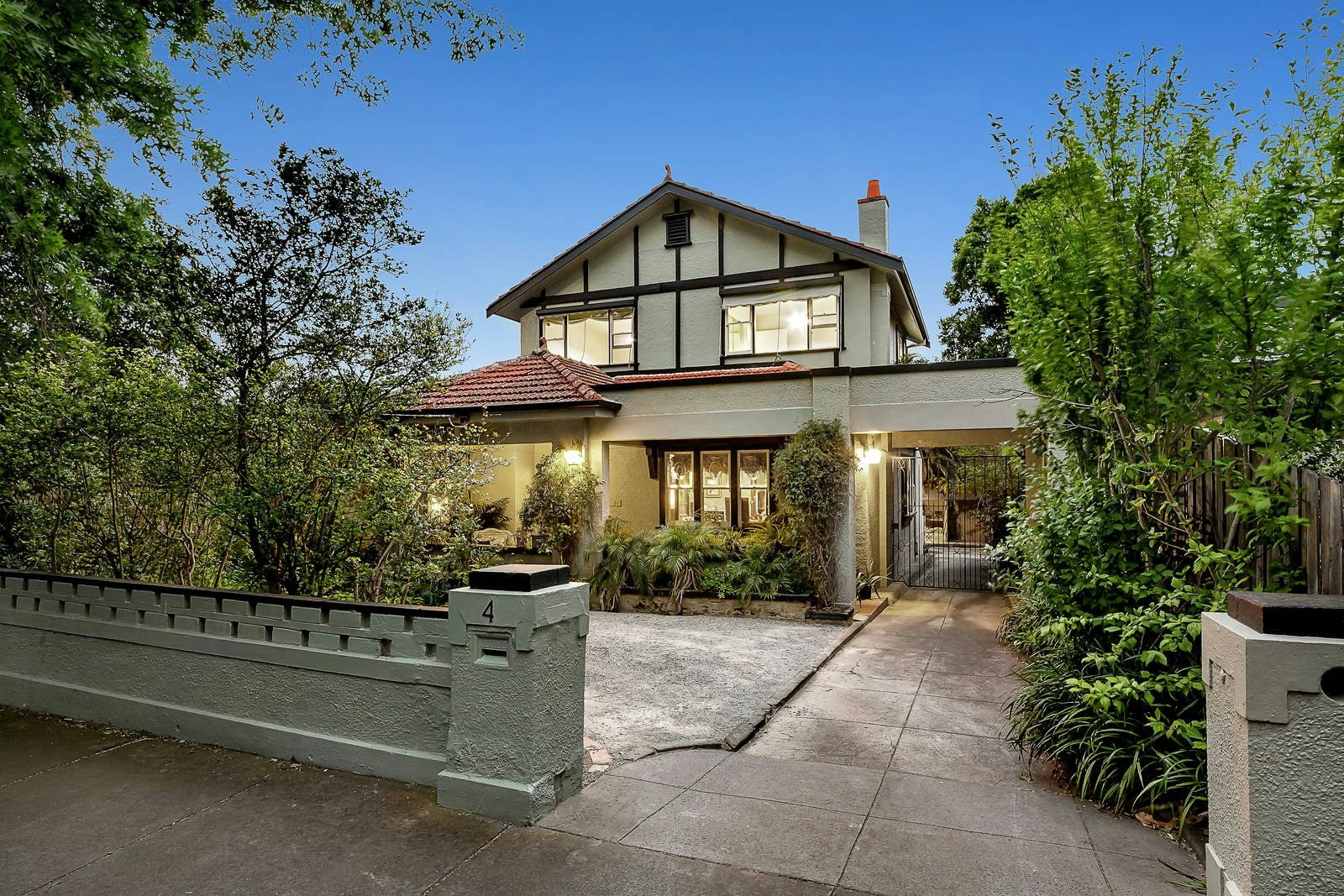 4 Oak Grove, Malvern East, VIC