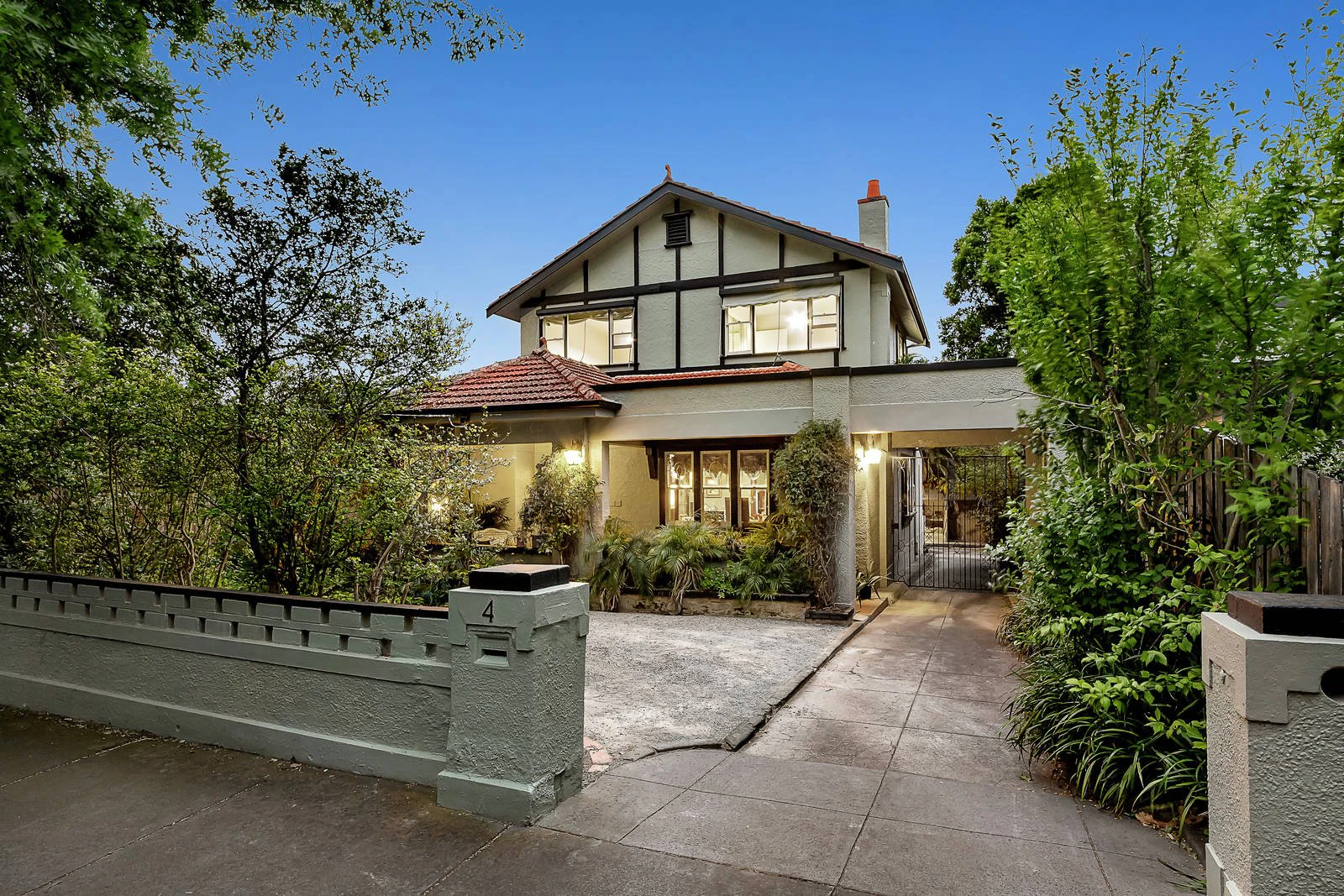 4 Oak Grove, Malvern East, VIC