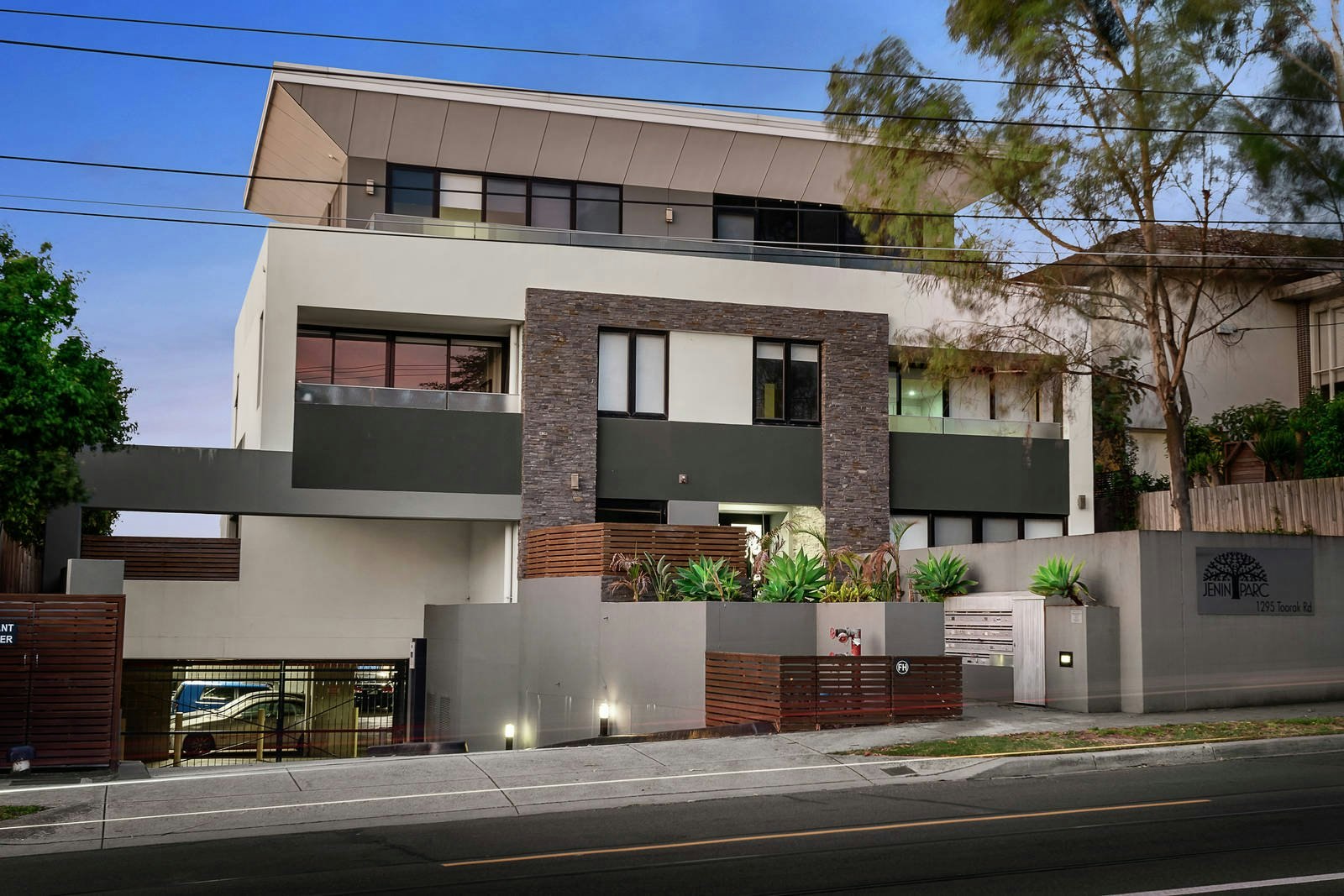 1/1295 Toorak Road, Camberwell, VIC