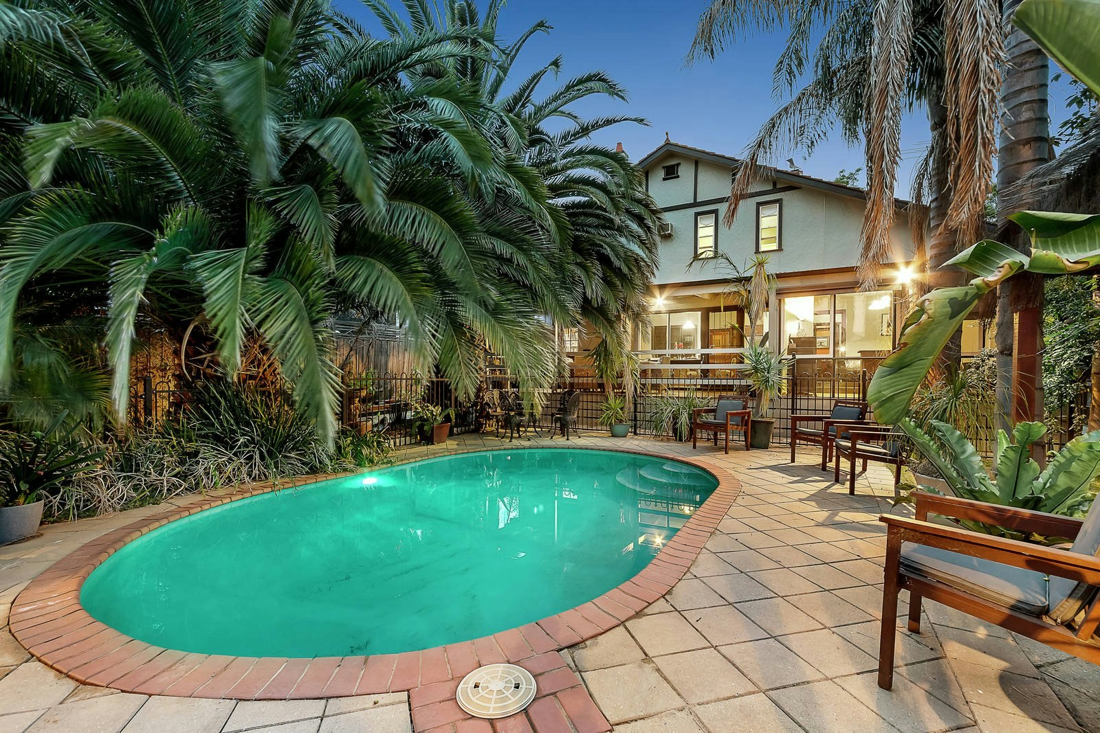 4 Oak Grove, Malvern East, VIC