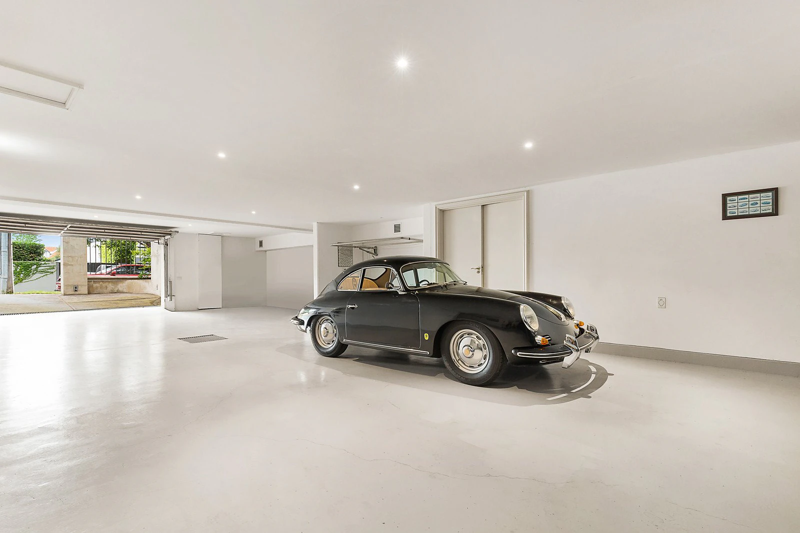 15A Woodside Crescent, Toorak, VIC