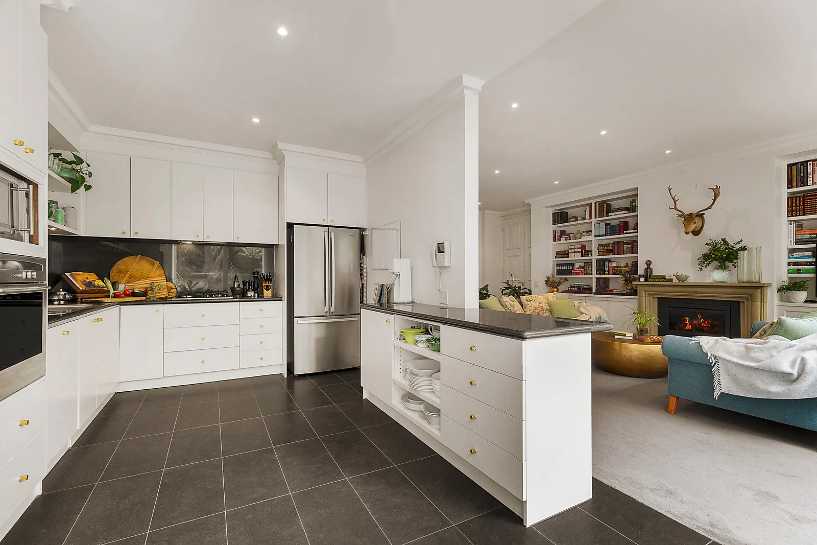 15A Woodside Crescent, Toorak, VIC
