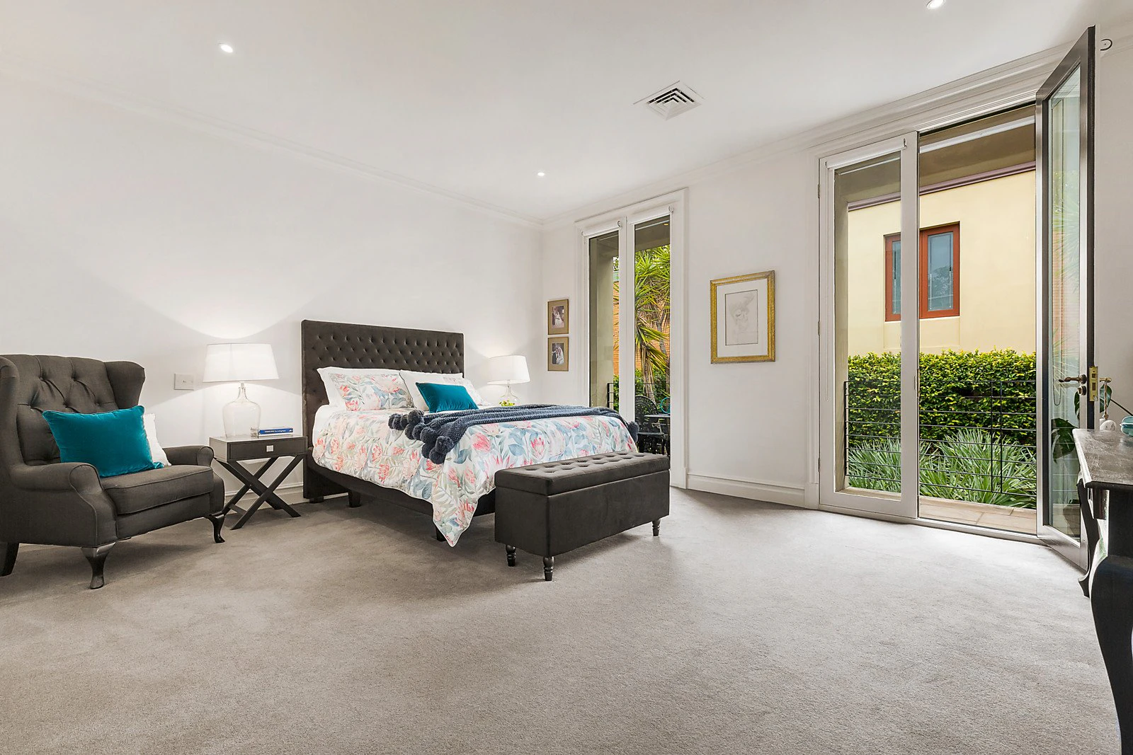 15A Woodside Crescent, Toorak, VIC