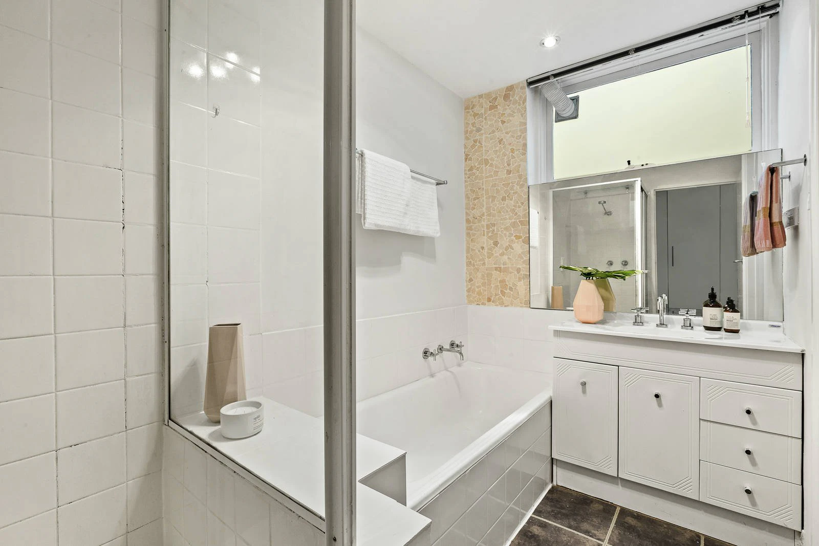 2/3 Osborne Avenue, Glen Iris, VIC