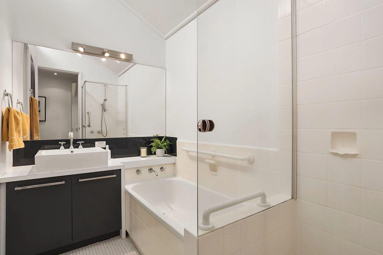 2/69 Wattle Road, Hawthorn, VIC