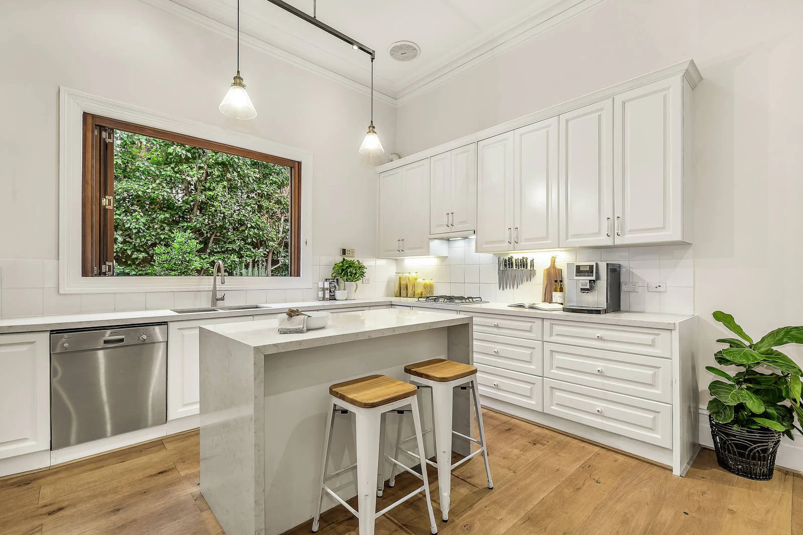 127 Broughton Road, Surrey Hills, VIC