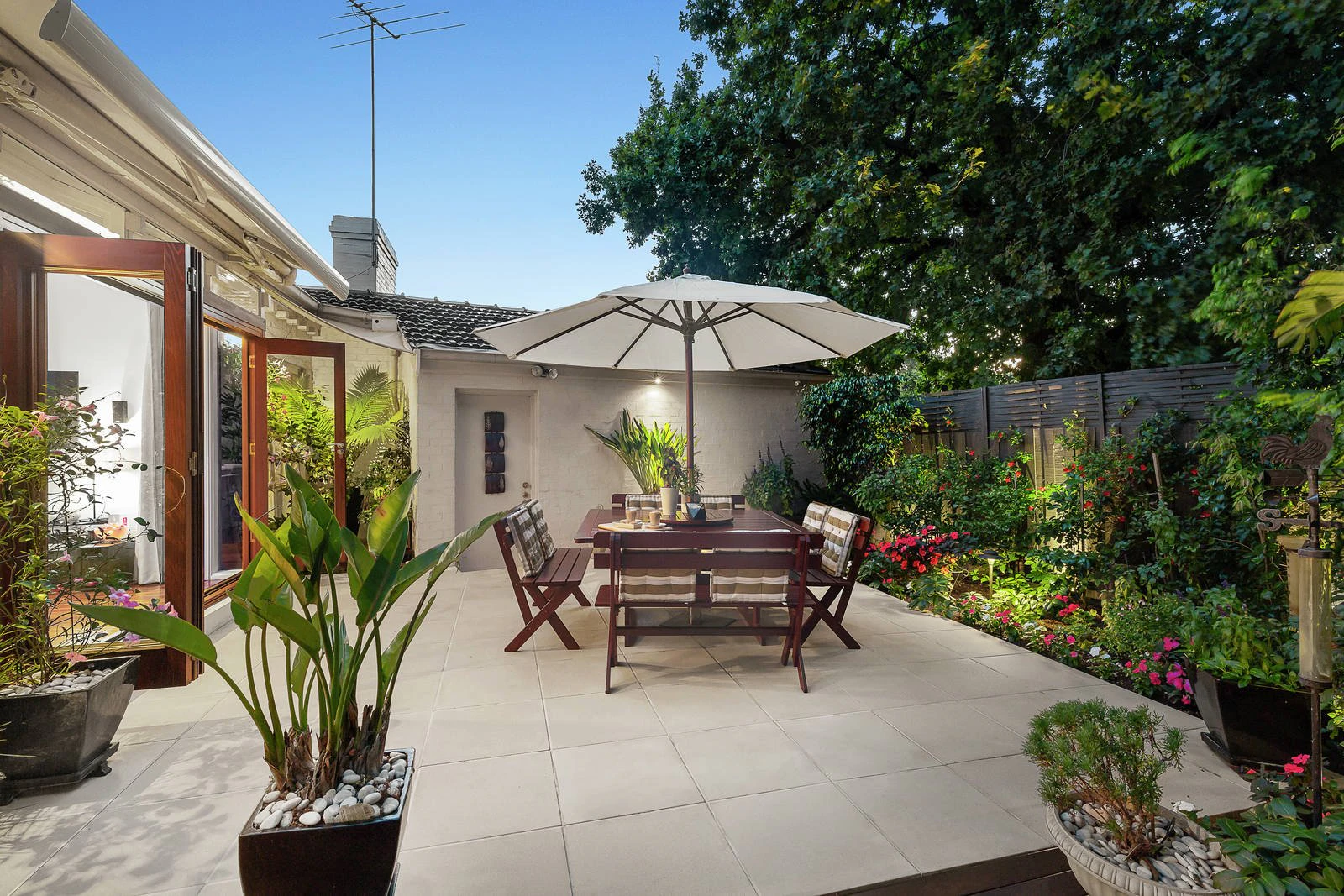 2/9 Gilbert Parade, Camberwell, VIC
