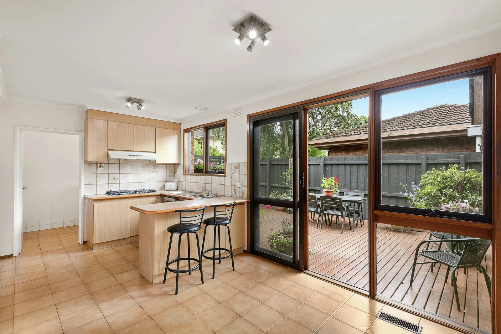 2/33 Munster Avenue, Carnegie, VIC