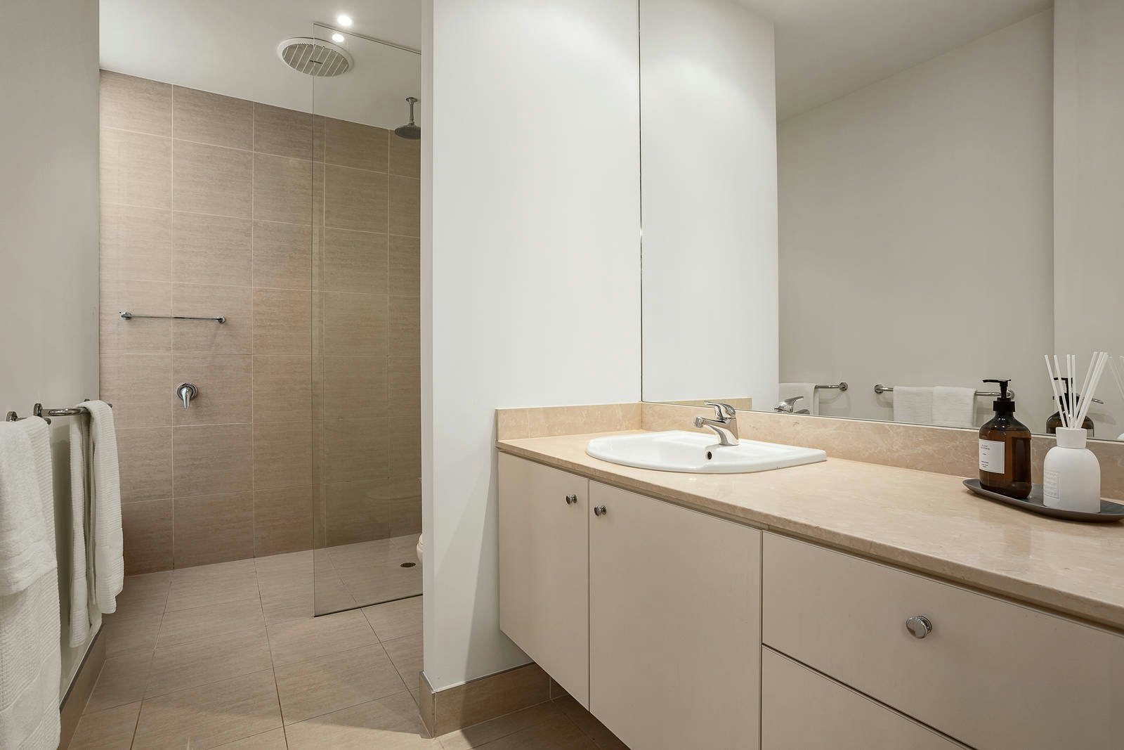 2/13 Roseberry Street, Hawthorn East, VIC