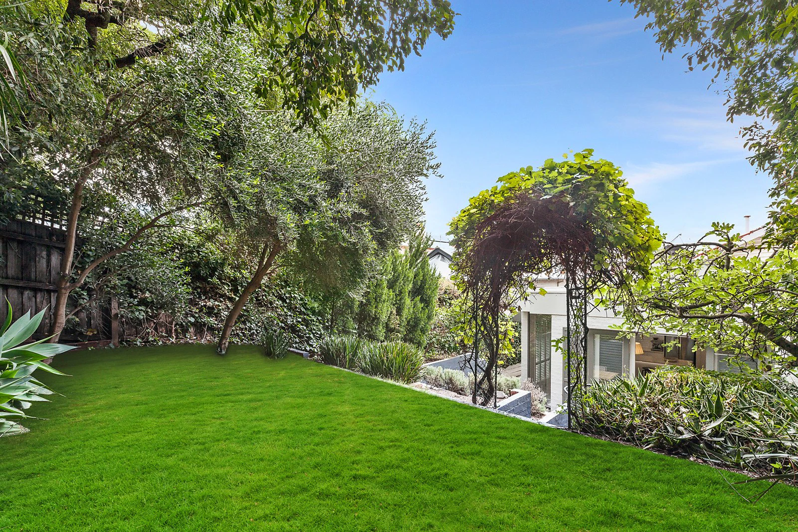 16 Ruabon Road, Toorak, VIC