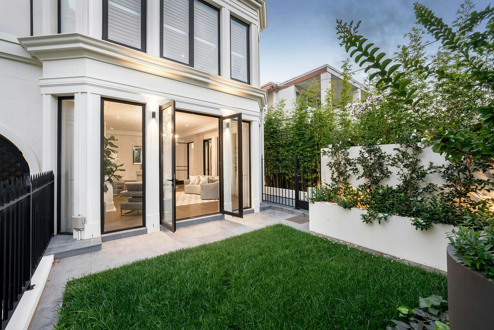 18 Dunraven Avenue, Toorak, VIC