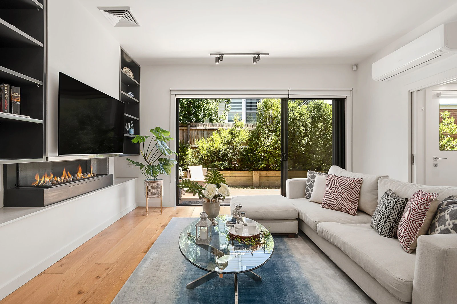 1A Hotham Court, Mont Albert, VIC