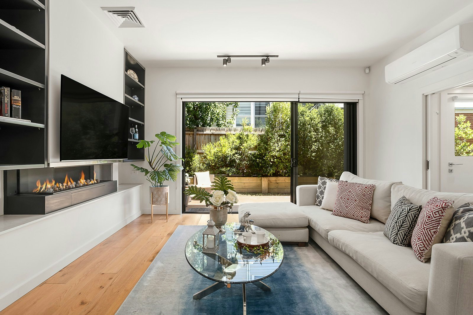 1A Hotham Court, Mont Albert, VIC