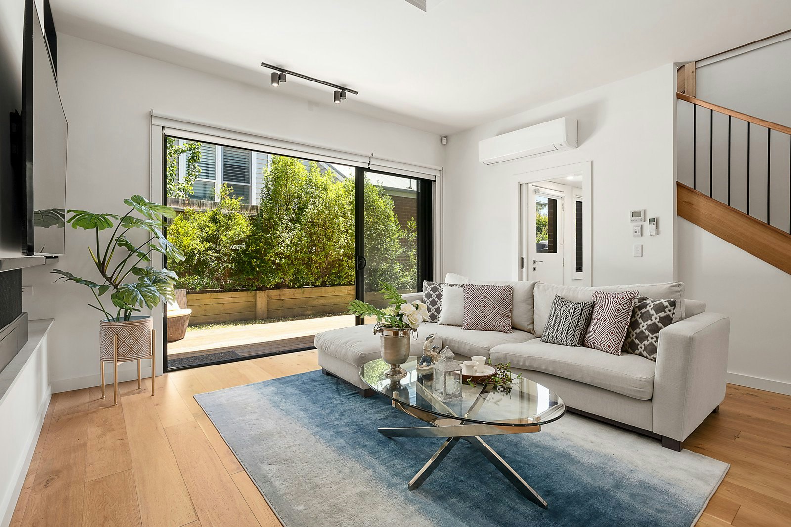 1A Hotham Court, Mont Albert, VIC