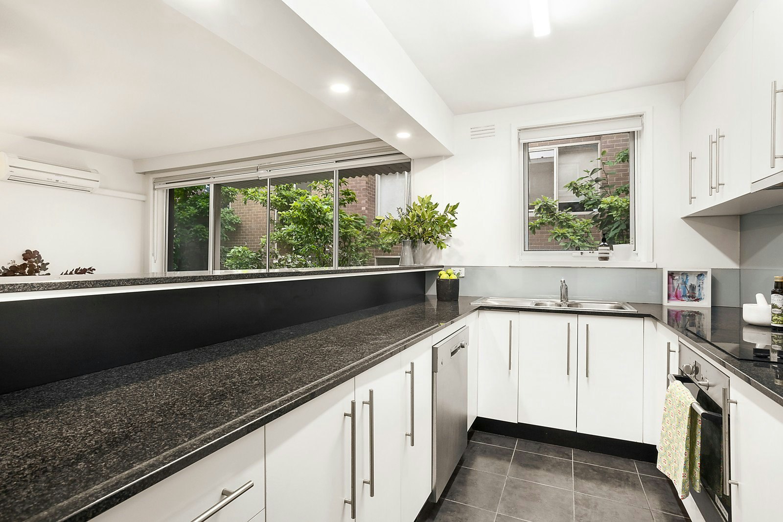 2/827A Burwood Road, Hawthorn East, VIC