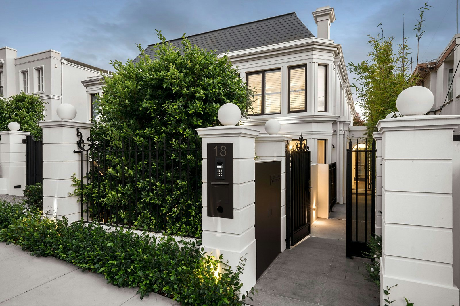 18 Dunraven Avenue, Toorak, VIC
