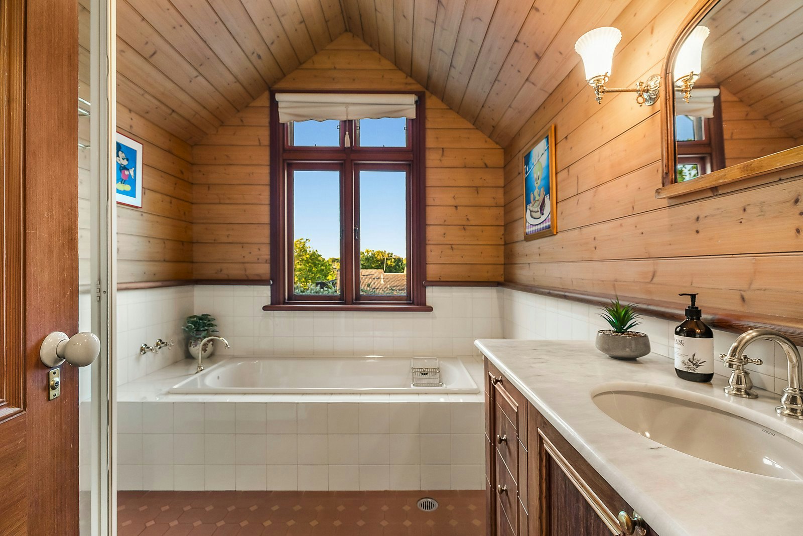 7 Suffolk Road, Surrey Hills, VIC