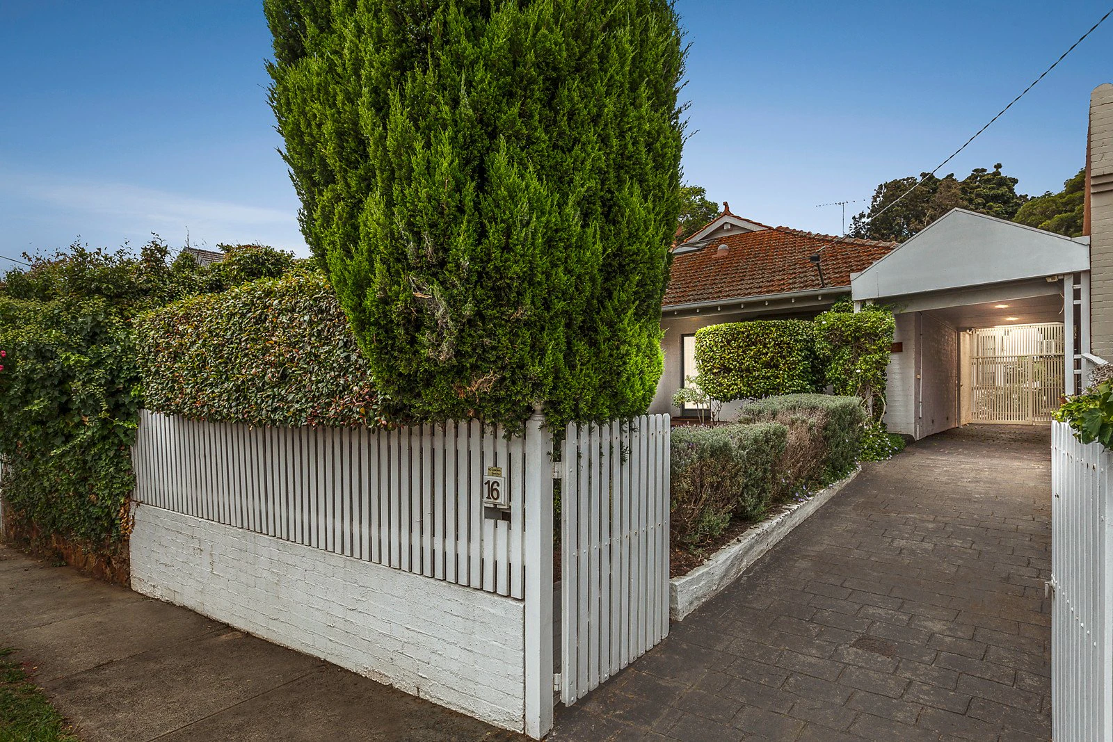 16 Ruabon Road, Toorak, VIC